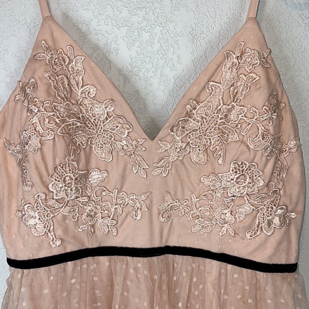 NWT Lulu*s Romantic Musings Blush Pink
Embroidered Lace Tiered Maxi Dress Large - Picture 4 of 14